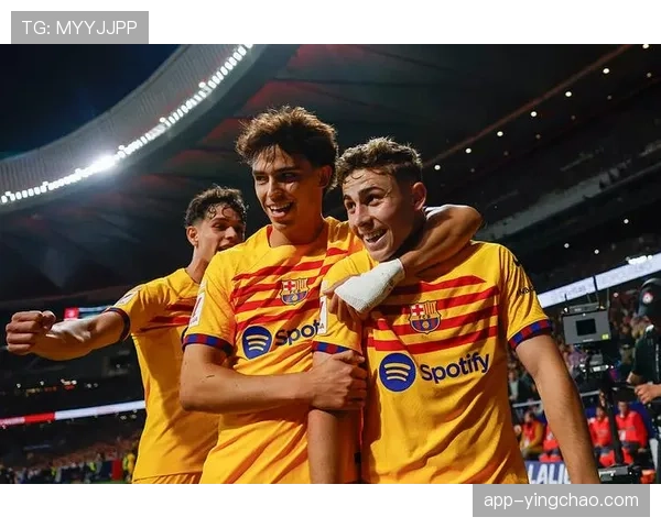 巴萨3-0完胜多特蒙德,莱万面对旧主梅开二度