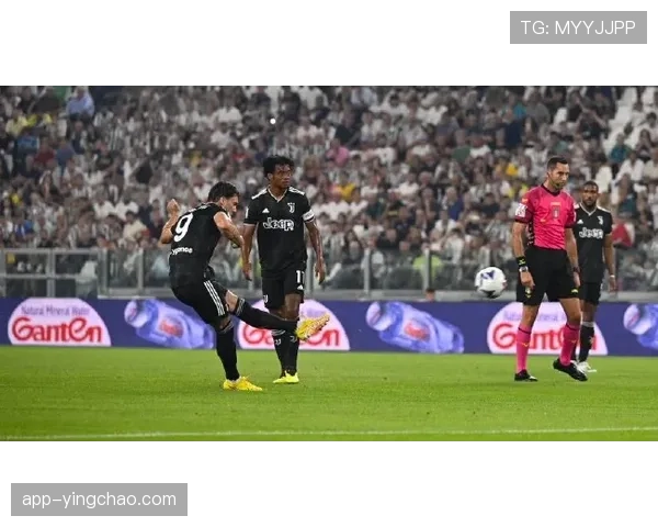 现场:弗拉霍维奇任意球中柱,什琴斯尼惊险扑出补射