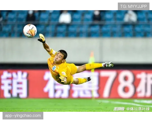 实时：图卢兹一次成功的前场四人协同压迫，导致对手回传门将失误送上角球